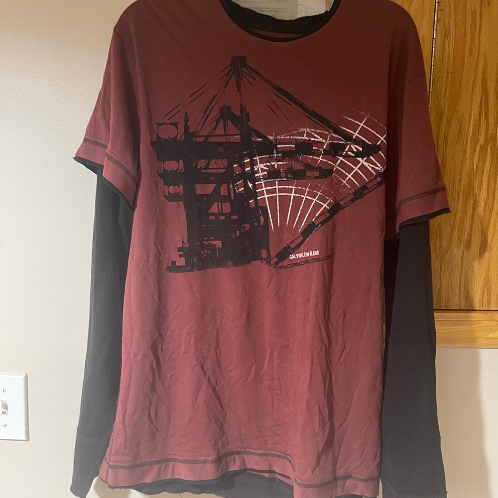 I’m selling a long sleeve shirt!